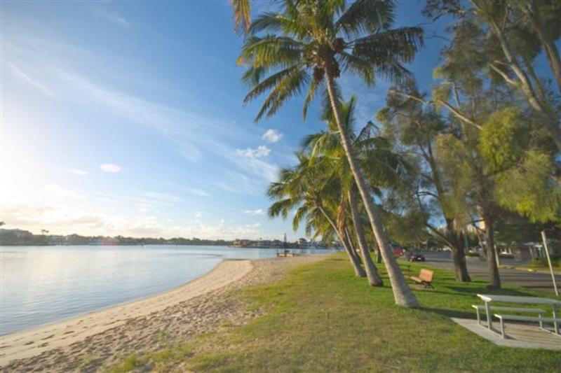 Budds Beach Apartments 冲浪者天堂 外观 照片